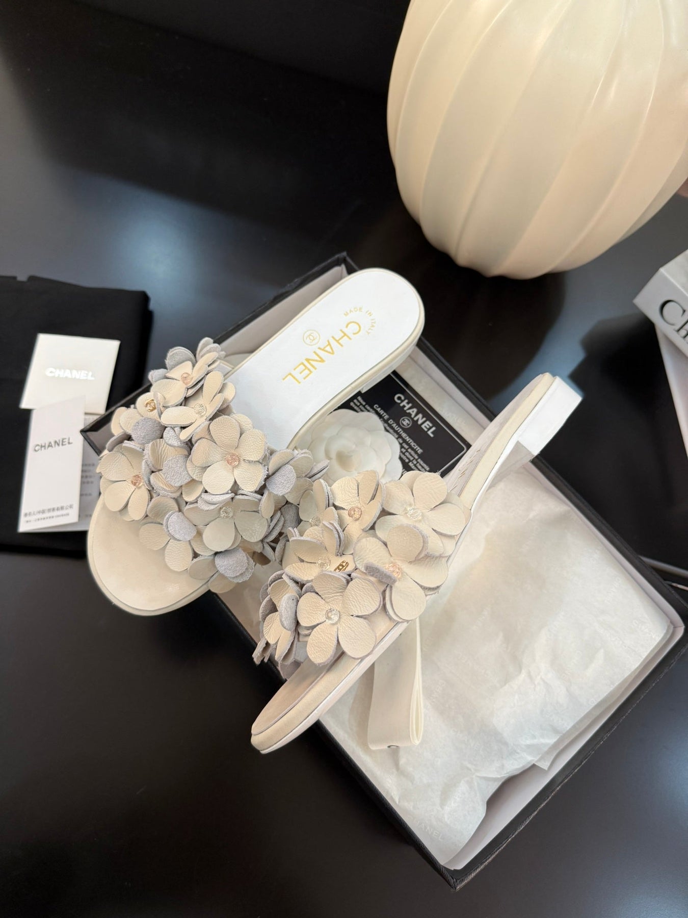 FLAT MULE 15 MM IN PALE GRAY CALFSKIN