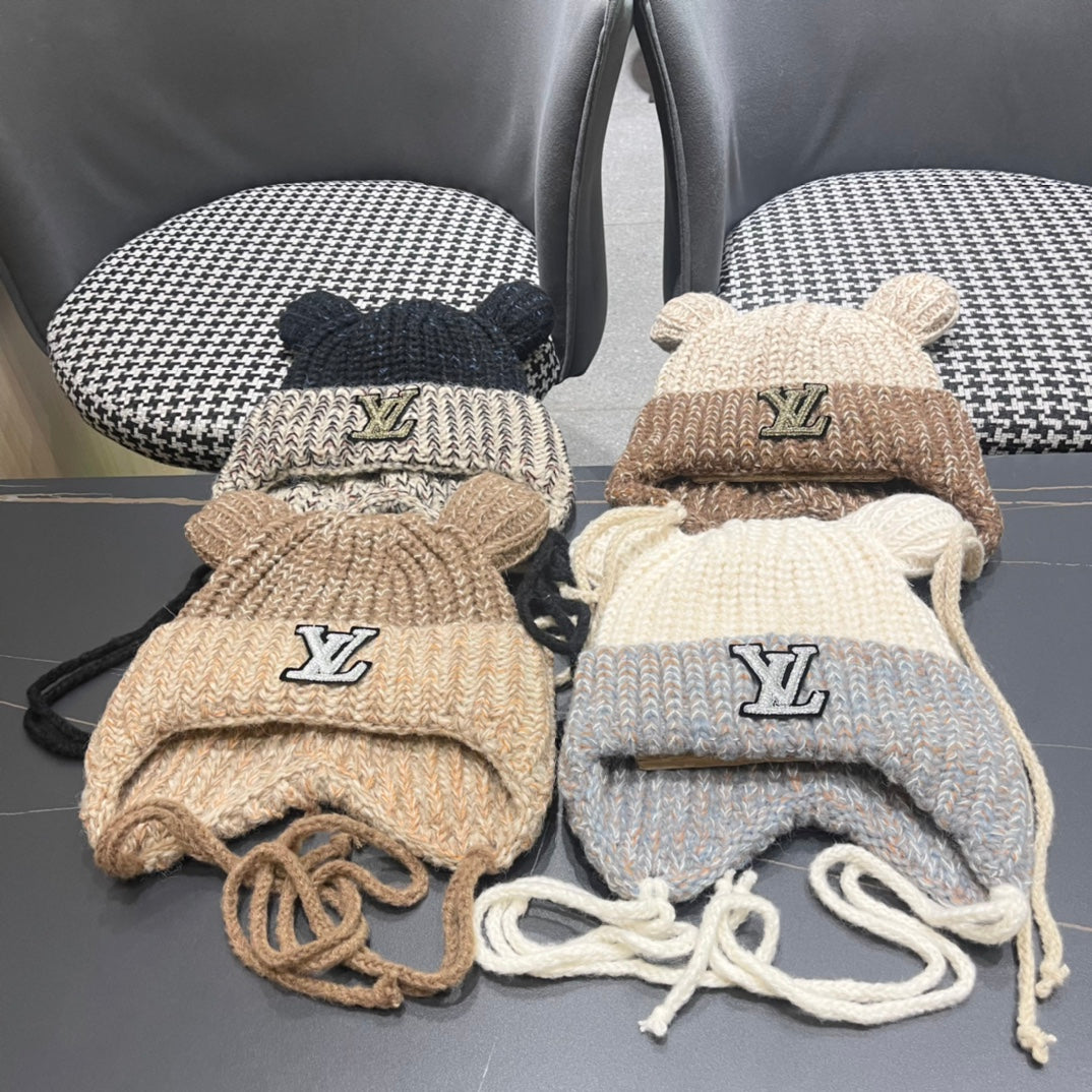 KNITTED BEANIE HAT WITH CUTE EARS IN BLACK MIX BEIGE WOOL 403483