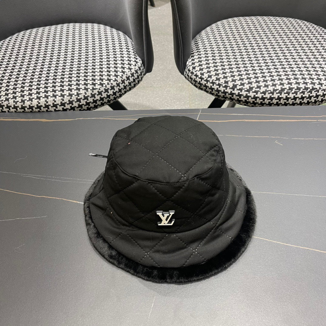 KNITTED BUCKET HAT IN BLACK COTTON AND LAMB FUR 420923