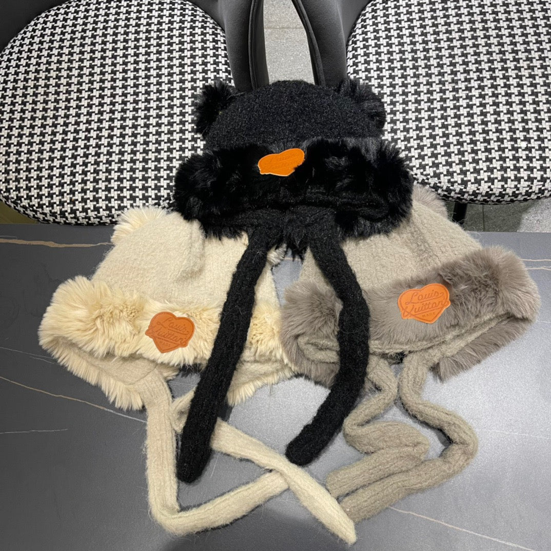 BEANIE HAT IN BLACK WOOL AND LAMB FUR 427792