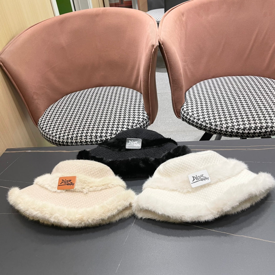 KNITTED BUCKET HAT IN BEIGE FABRIC AND RABBIT FUR 431200