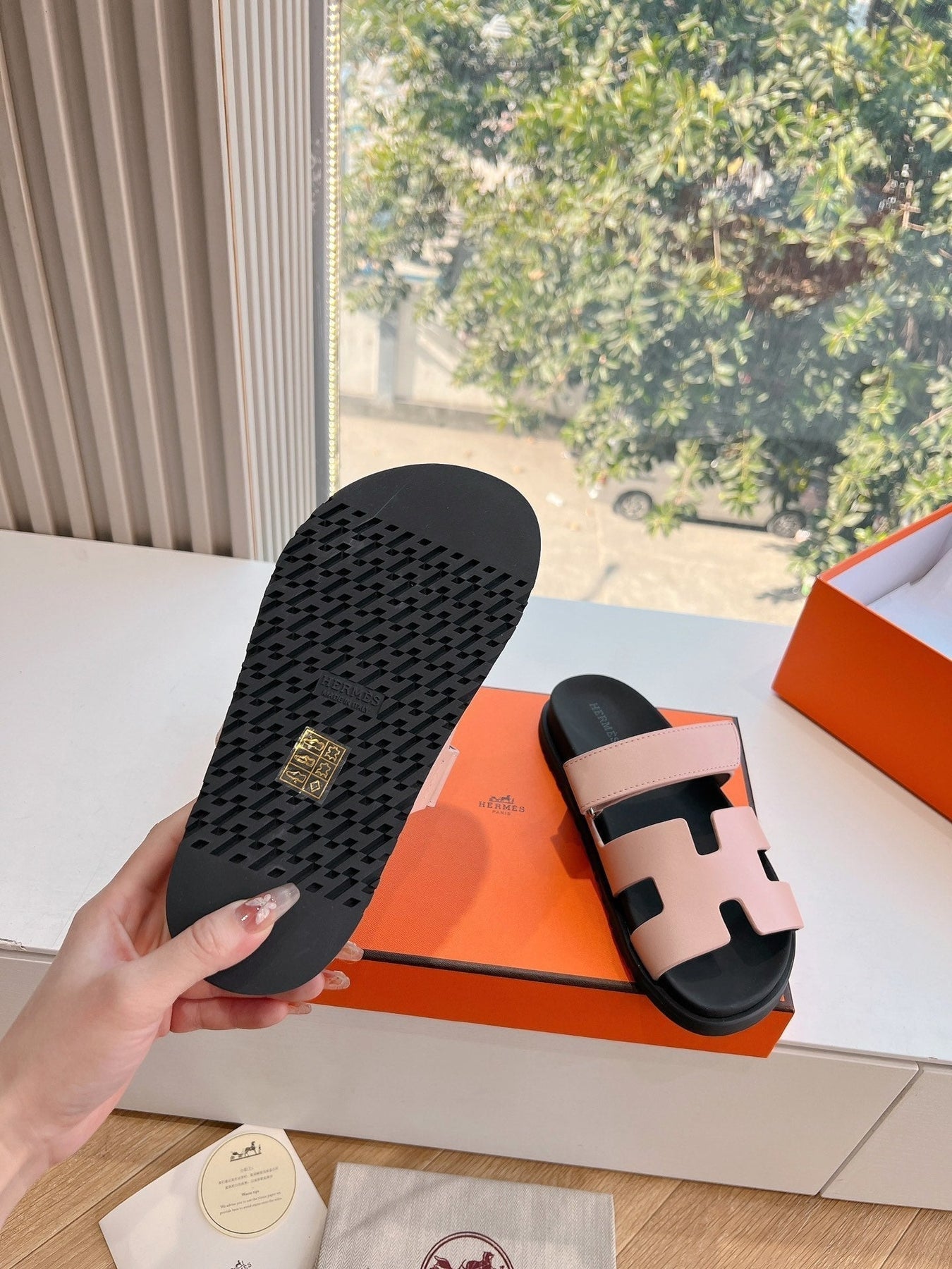 CHYPRE SANDAL IN LIGHT PINK CALFSKIN