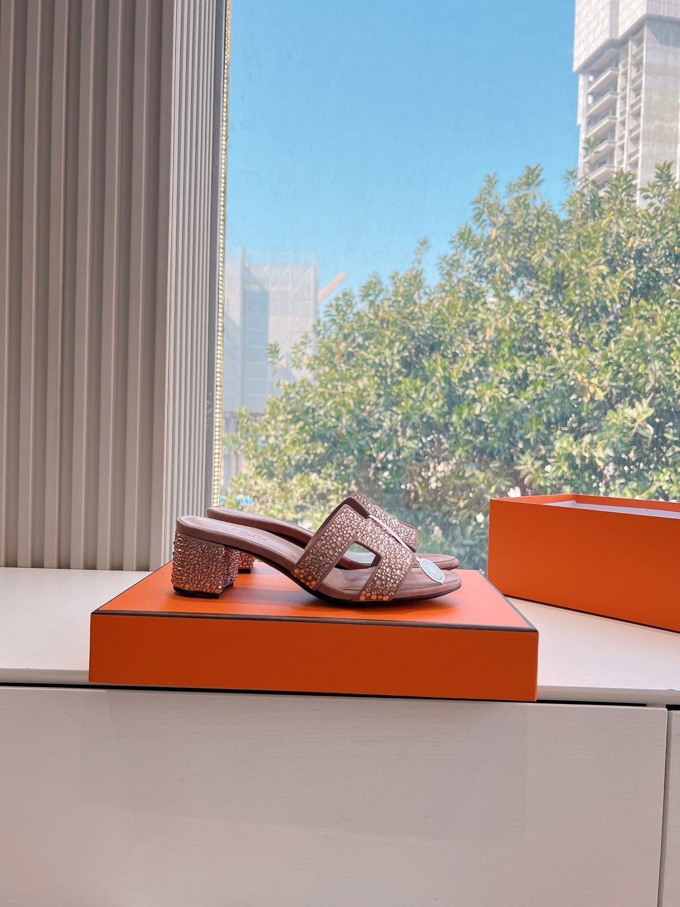 0ASIS SANDAL IN BLUSH PINK SUEDE WITH CRYSTALS