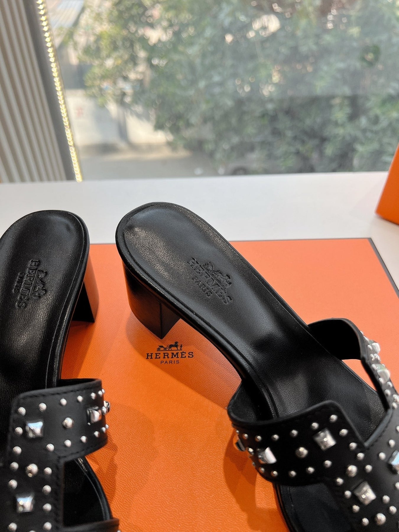 0ASIS SANDAL IN BLACK CALFSKIN WITH STUD