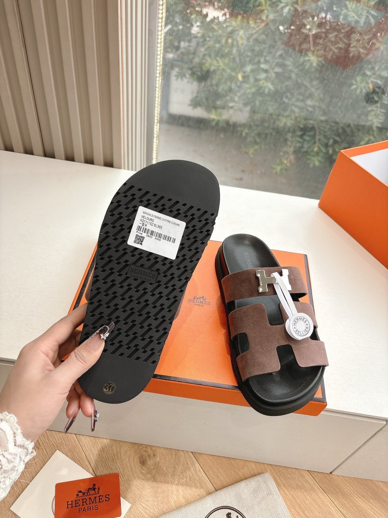 CHYPRE SANDAL IN MEDIUM BROWN SUEDE