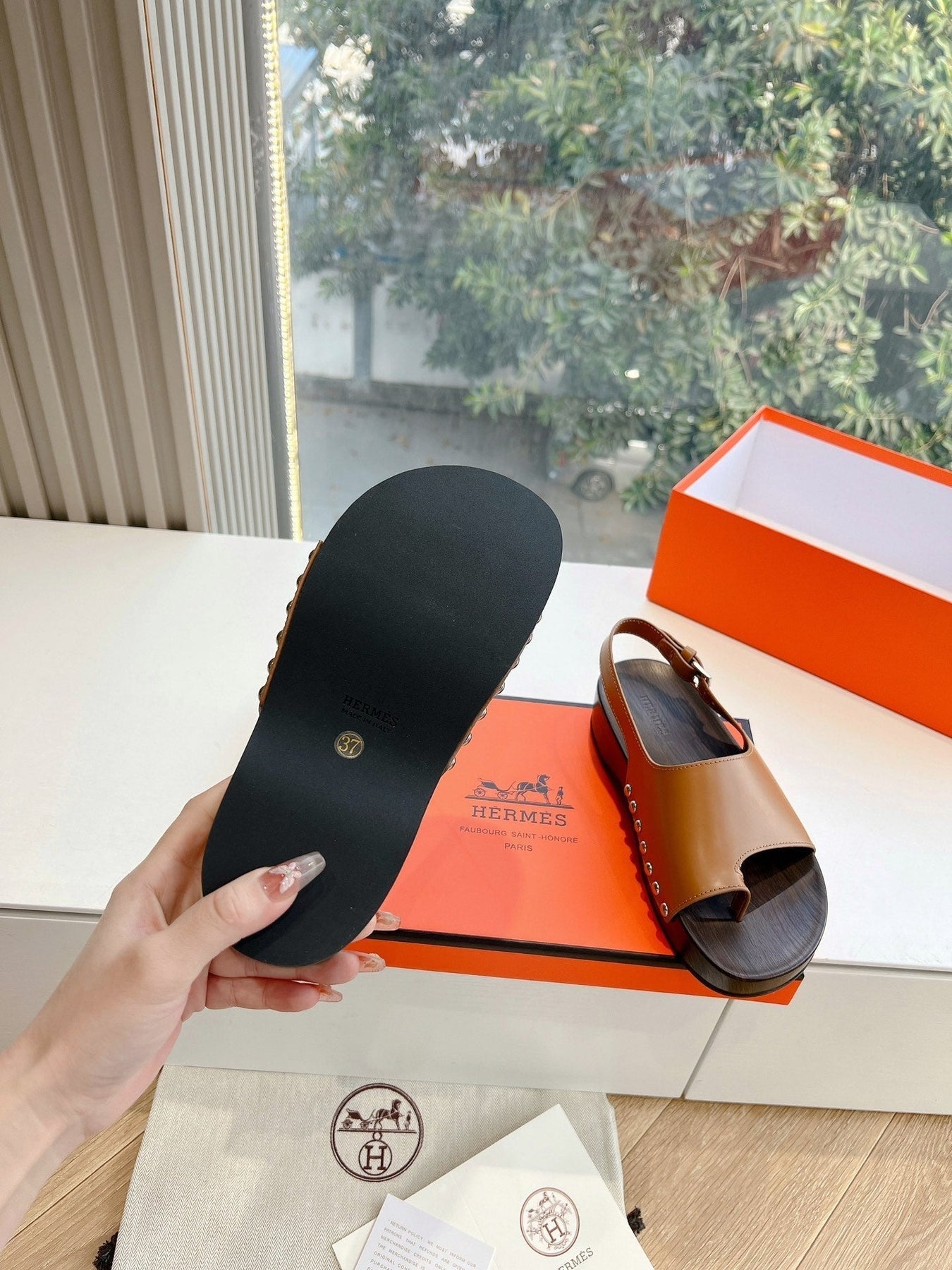 FLAT SANDAL IN BRONZE BROWN CALFSKIN