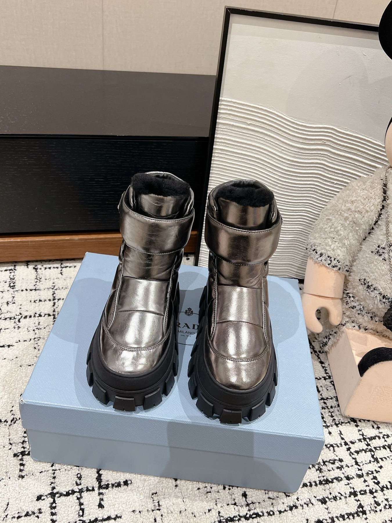 MONOLITH ANKLE BOOTS WITH STRAP IN METALLIC GRAY CALFSKIN AND FLEECE LINING