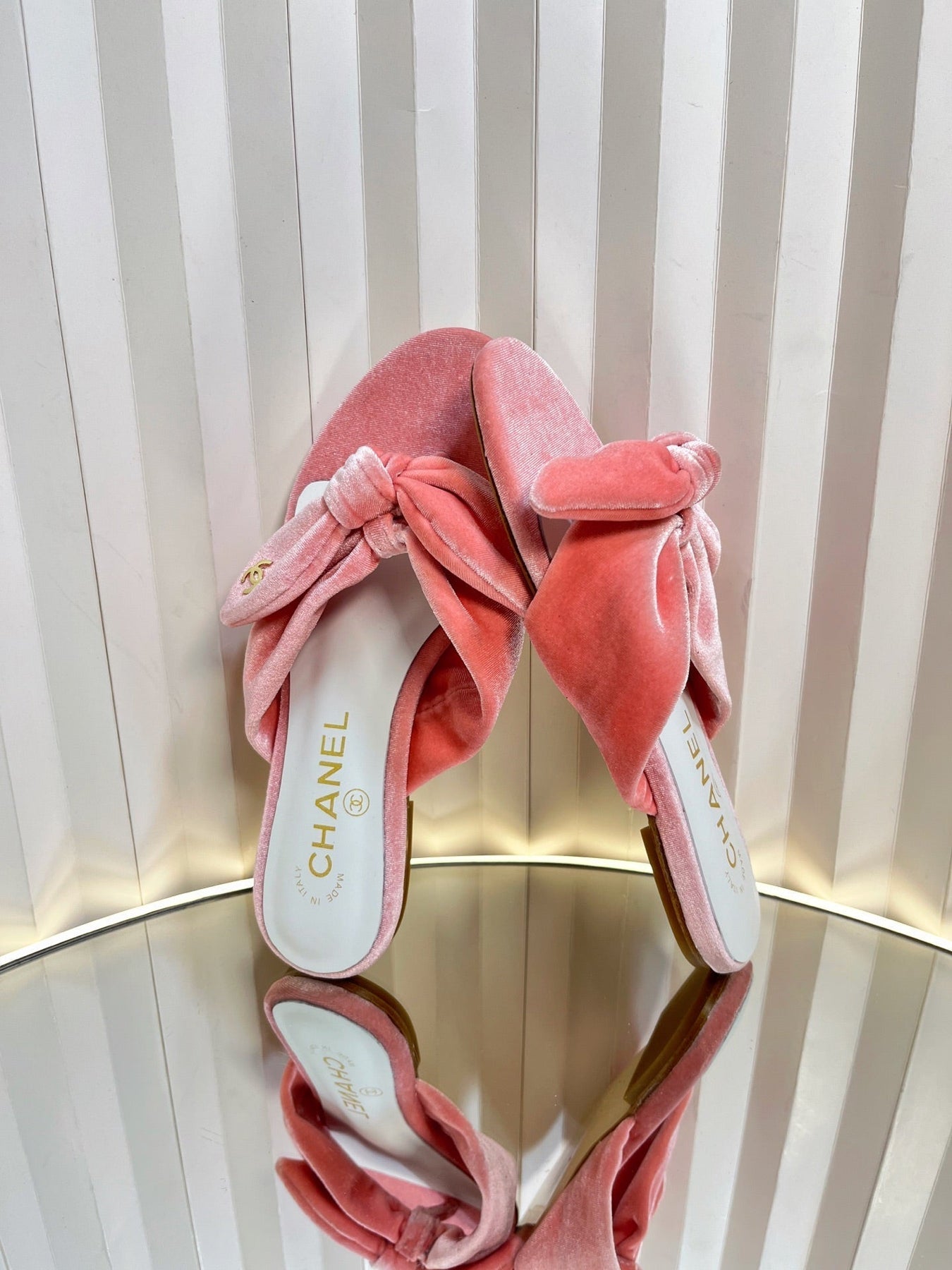 LACE SANDALS IN BRIGHT PINK VELVET