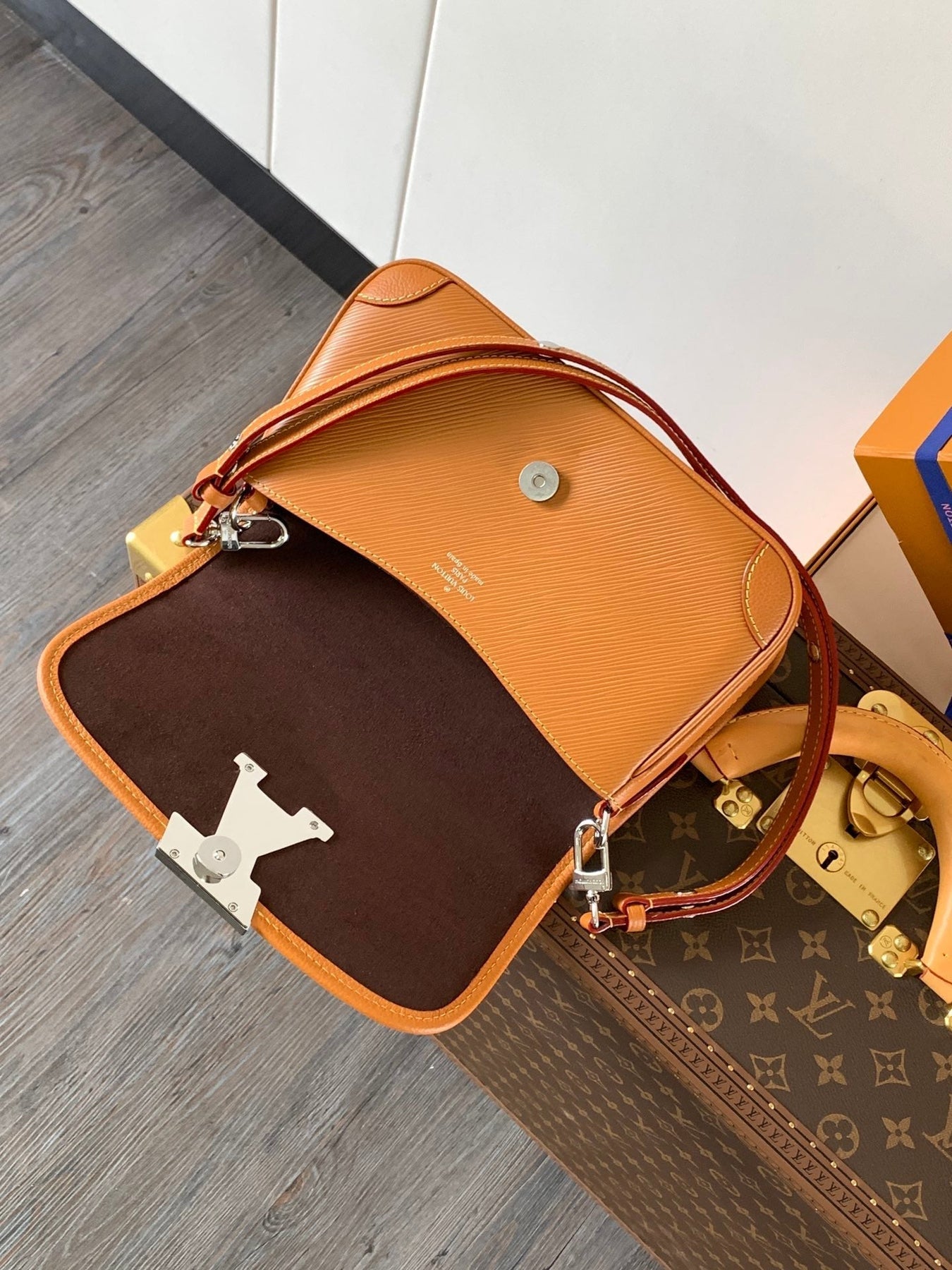 BUCI BAG 24 IN GOLD MIEL BROWN EPI GRAIN COWHIDE