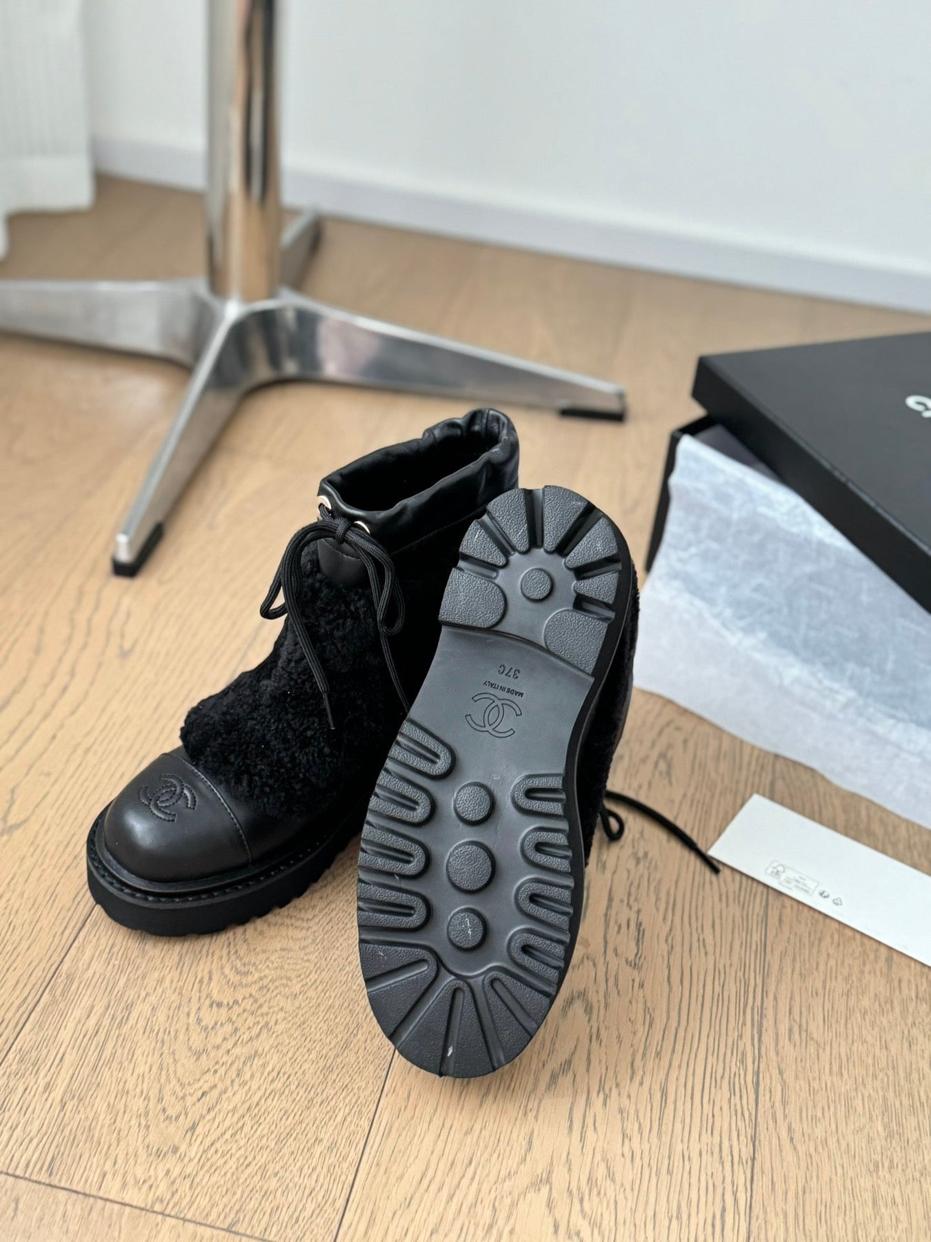 CC CHUNKY BOOTS IN BLACK SMOOTH FLEECE AND CALFSKIN