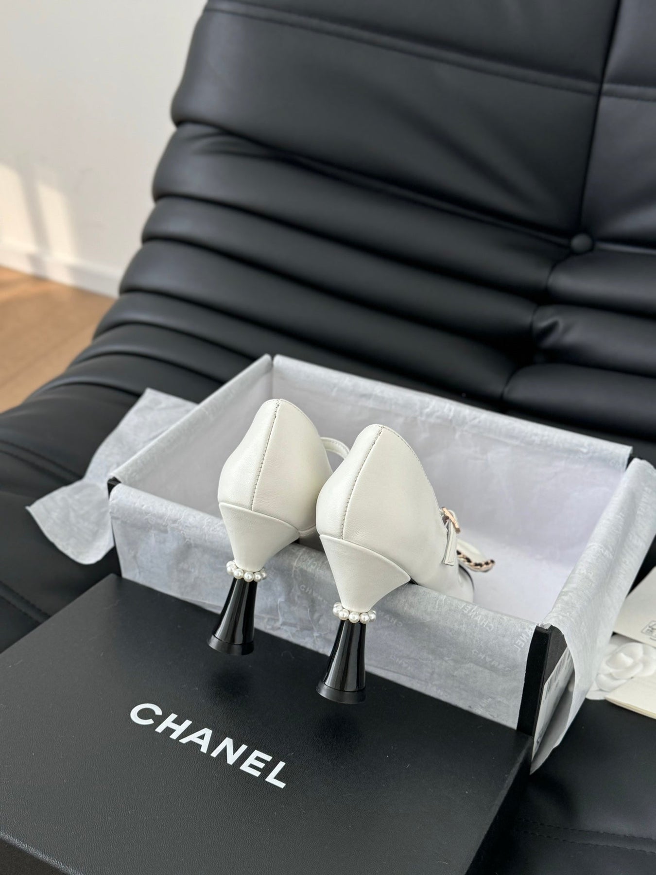 CC POINTED TOE HIGH HEELS IN WHITE MIX BLACK LAMBSKIN GOLD HARDWARE