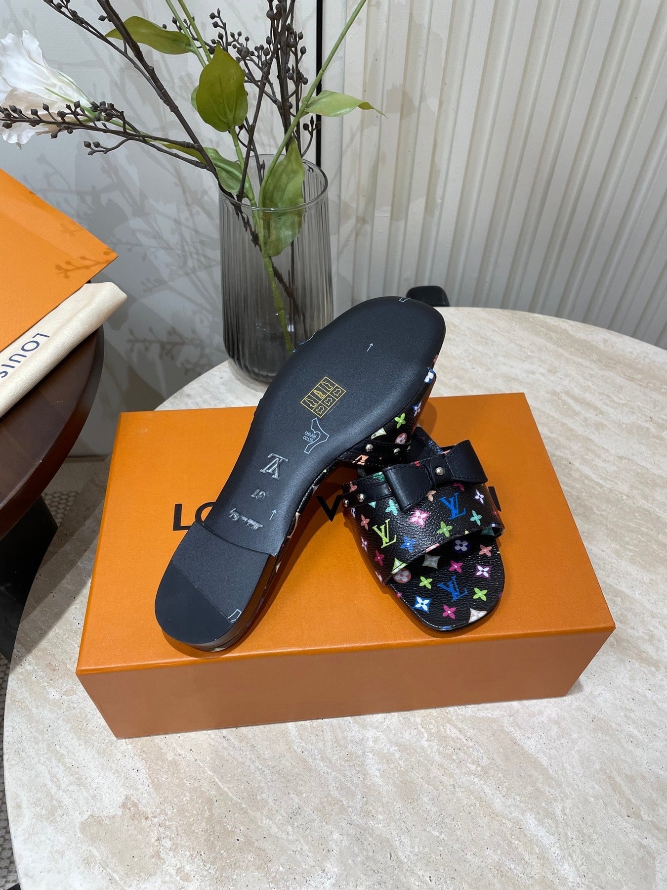 BOW FLAT MULES IN BLACK MONOGRAM LAMBSKIN