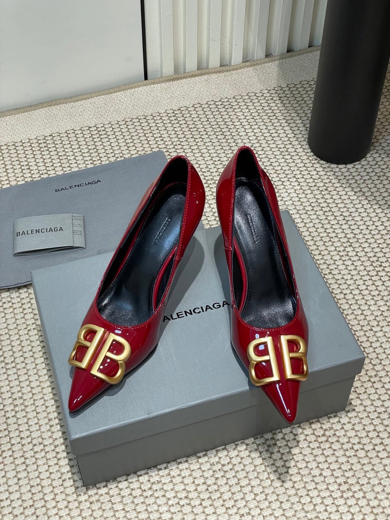 POINTED BB GOLD BUCKLE HIGH PUMPS 80MM IN RED PATENT CALFSKIN