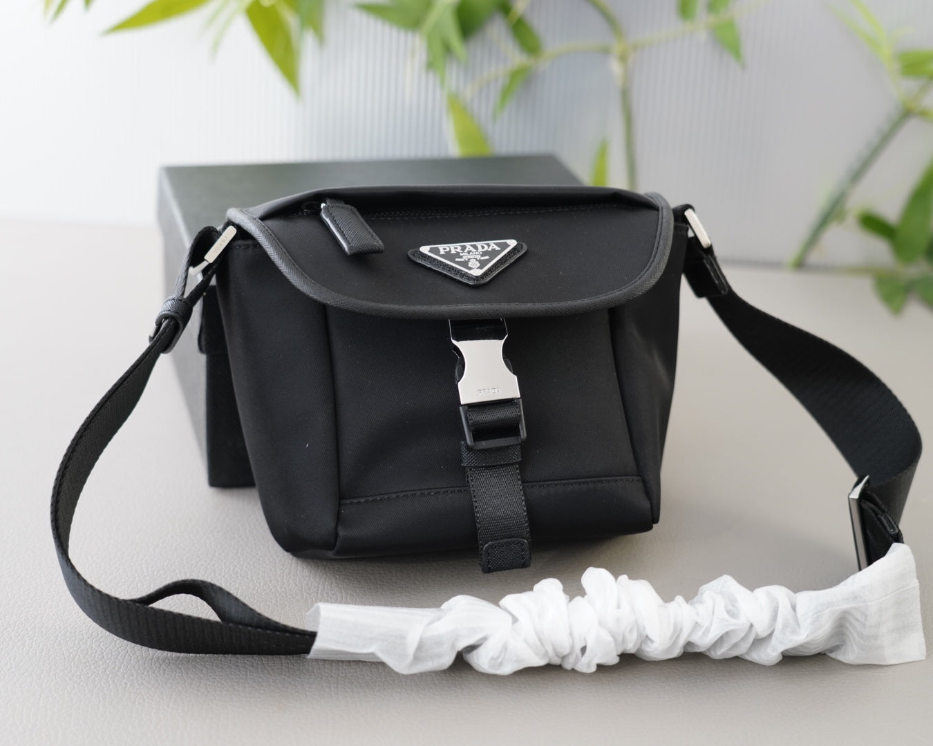 MEDIUM FLAP BAG 20 IN BLACK RE-NYLON
