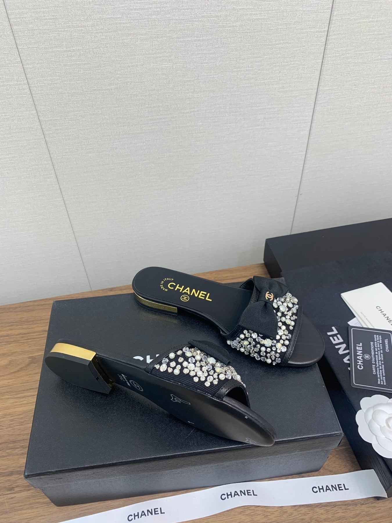 BOW SLIPPERS IN BLACK LAMBSKIN WITH RHINESTONES