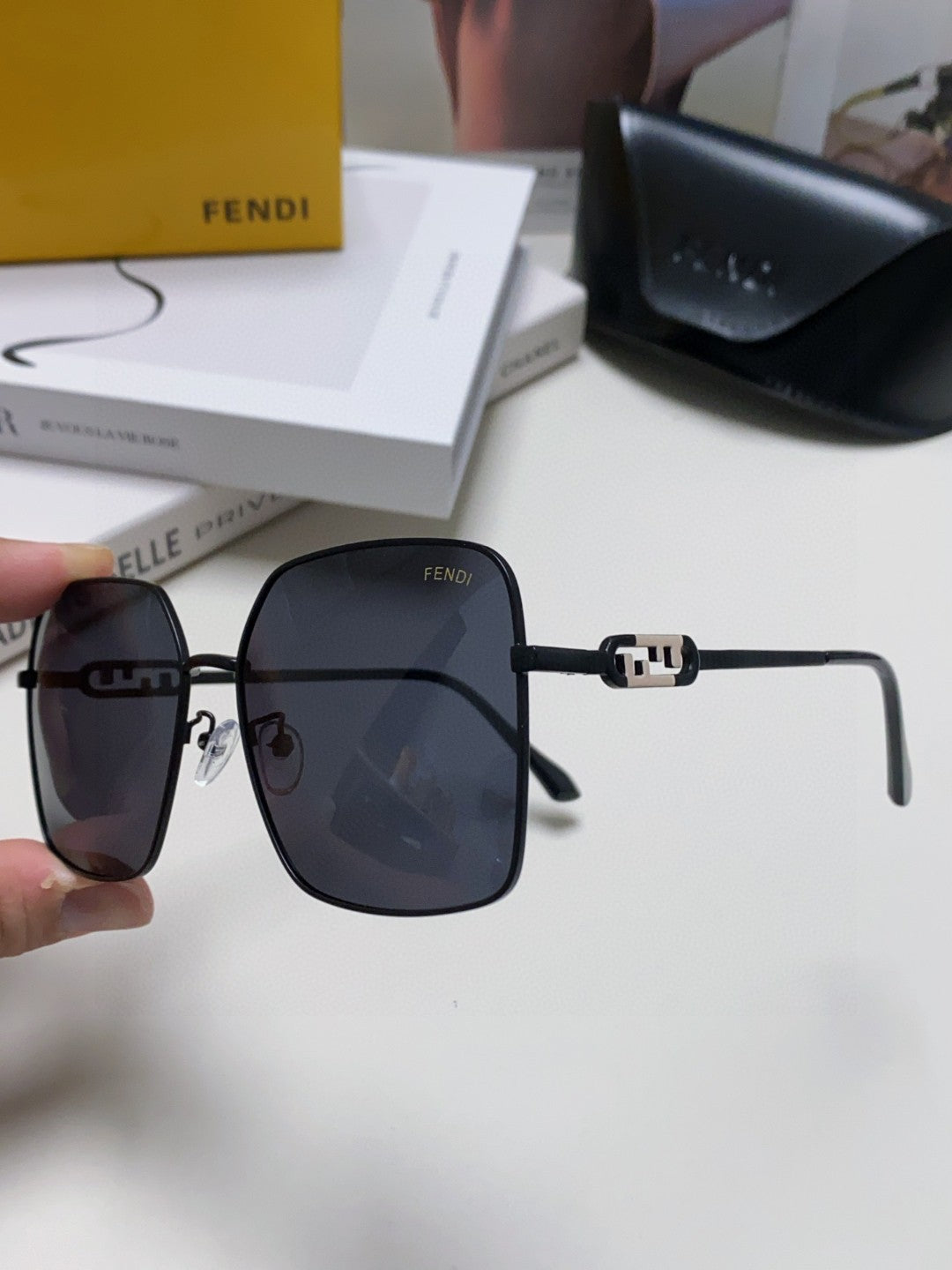 OVERSIZED BAGUETTE SQUARE FRAME SUNGLASSES 562043 IN METAL