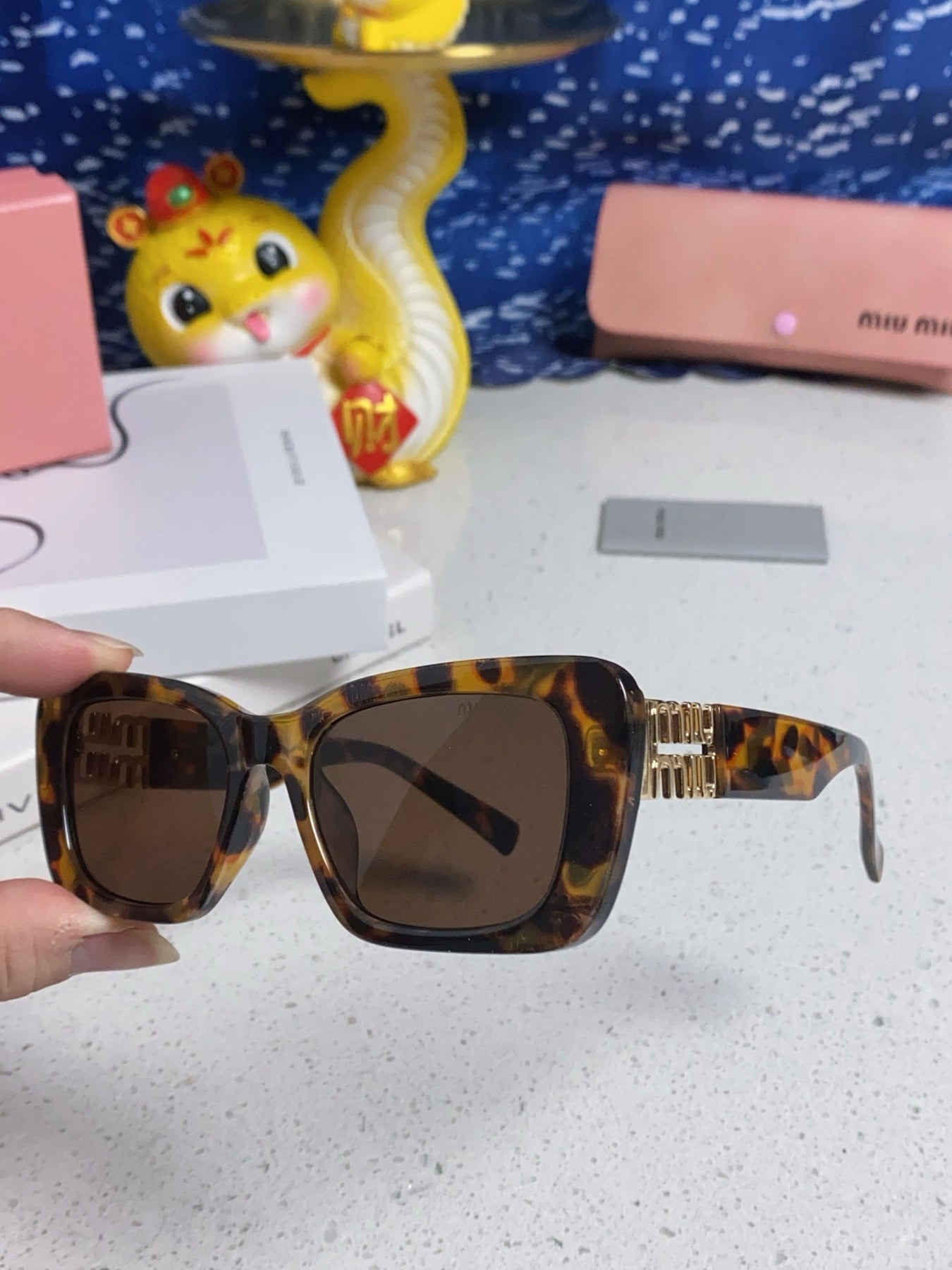 GLIMPSE SUNGLASSES 558347 IN HAVANA ACETATE GOLD EMBOSSED LOGO