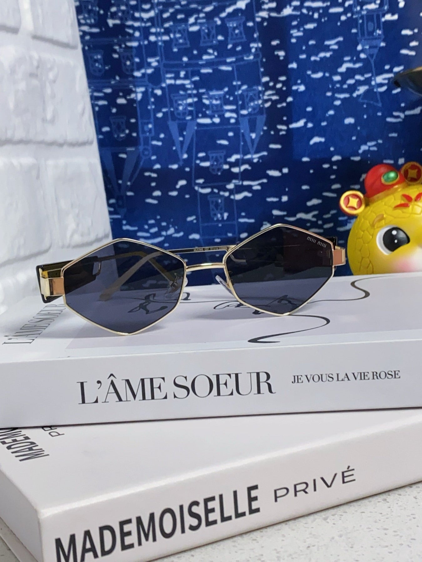 LOGO SUNGLASSES 560866 IN GOLD METAL BLACK LENS