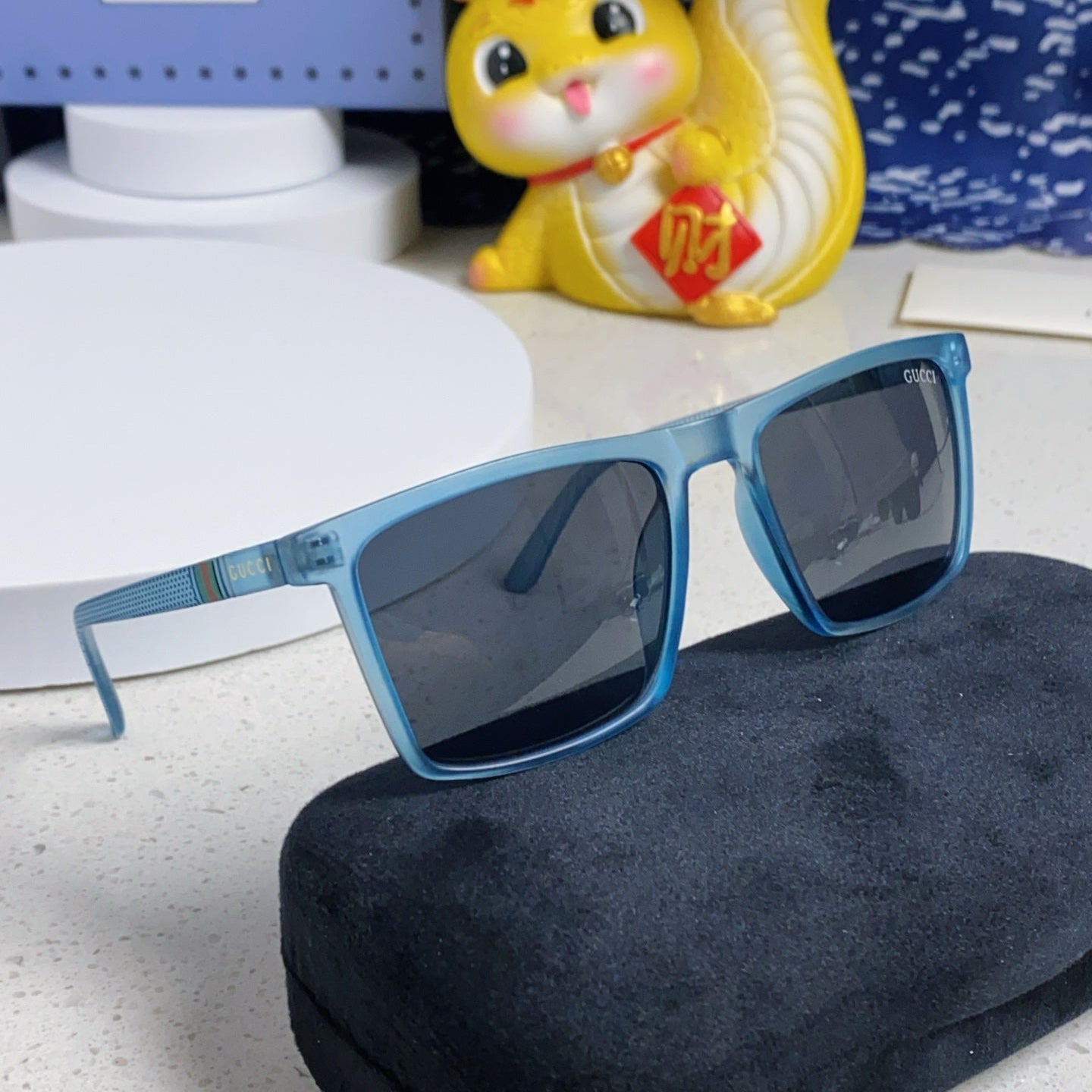 RECTANGULAR FRAME SUNGLASSES 563258 IN ACETATE