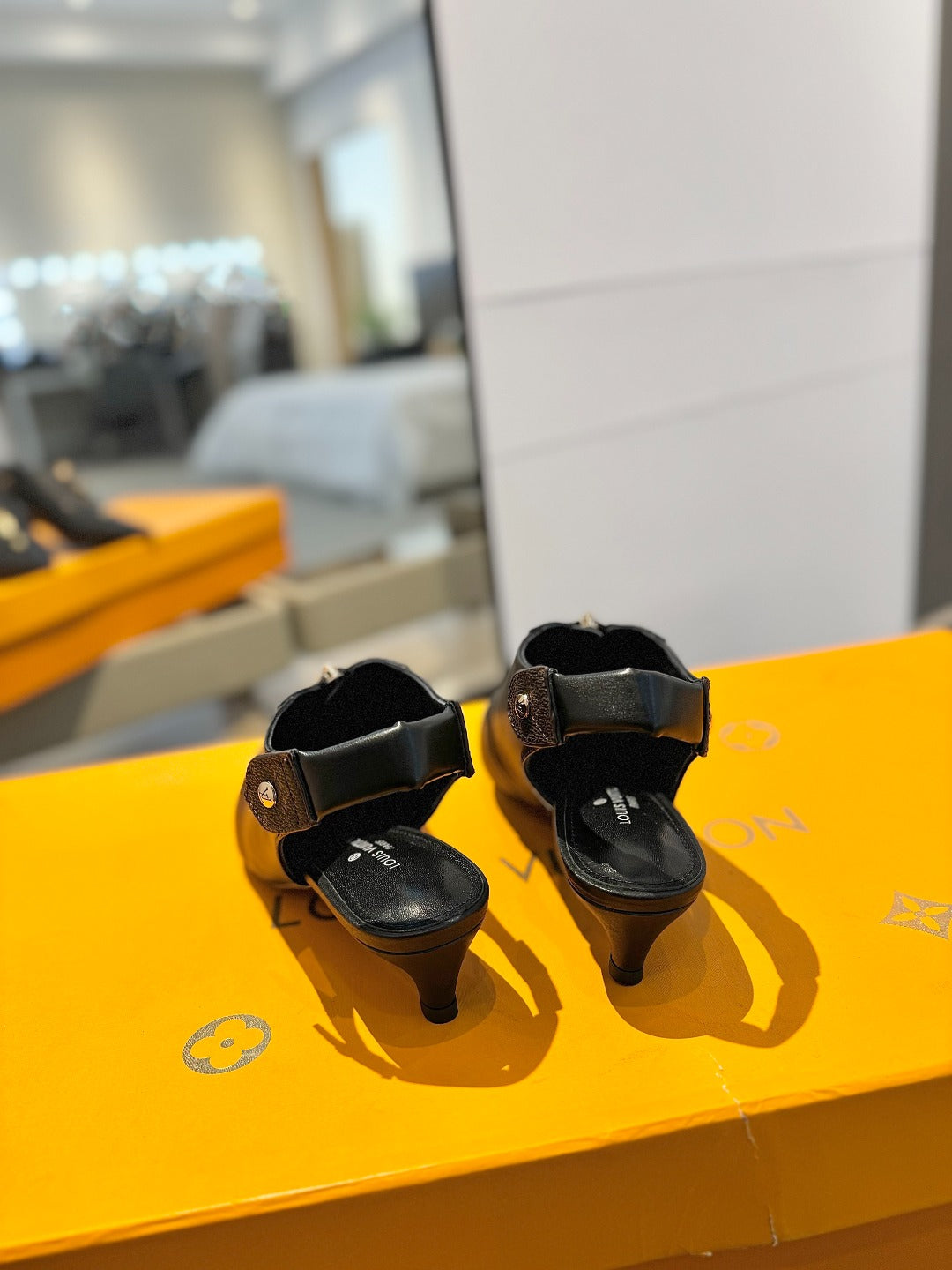 ALLURE HIGH 4.5 CM SLINGBACK IN BLACK MONOGRAM CALFSKIN