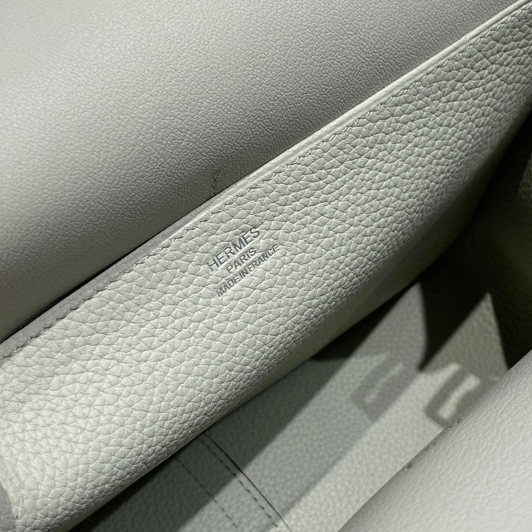 HALZAN 25 HANDLE BAG IN BABY GREEN GRAINED CALFSKIN