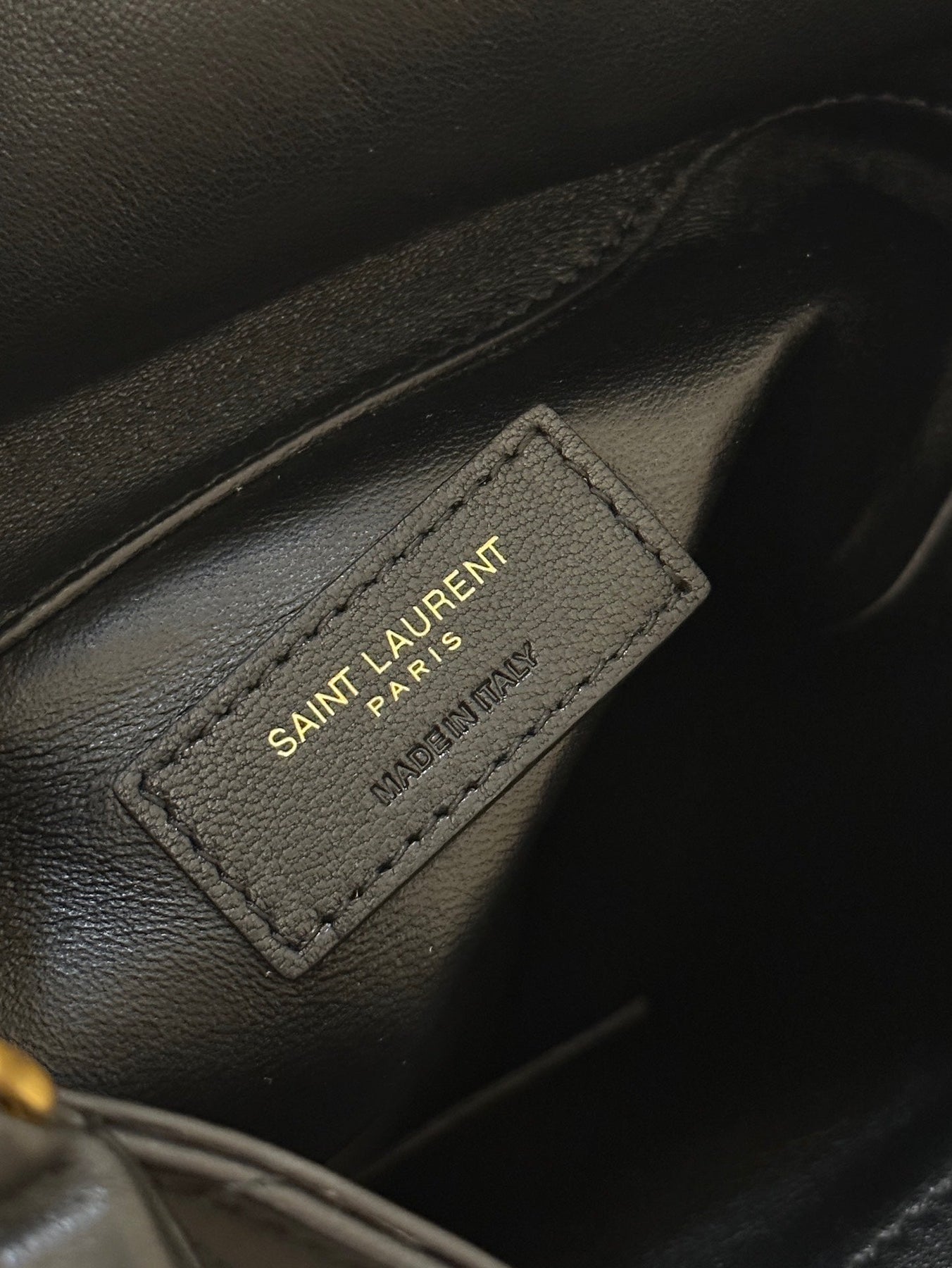 19 FLAP BUCKET BAG BLACK CALFSKIN