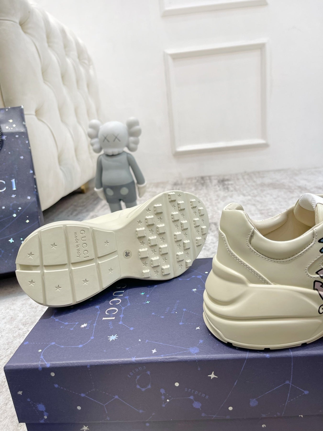 GG RHYTON TRAINER WHITE LAMBSKIN WITH PURPLE DINO MOTIF