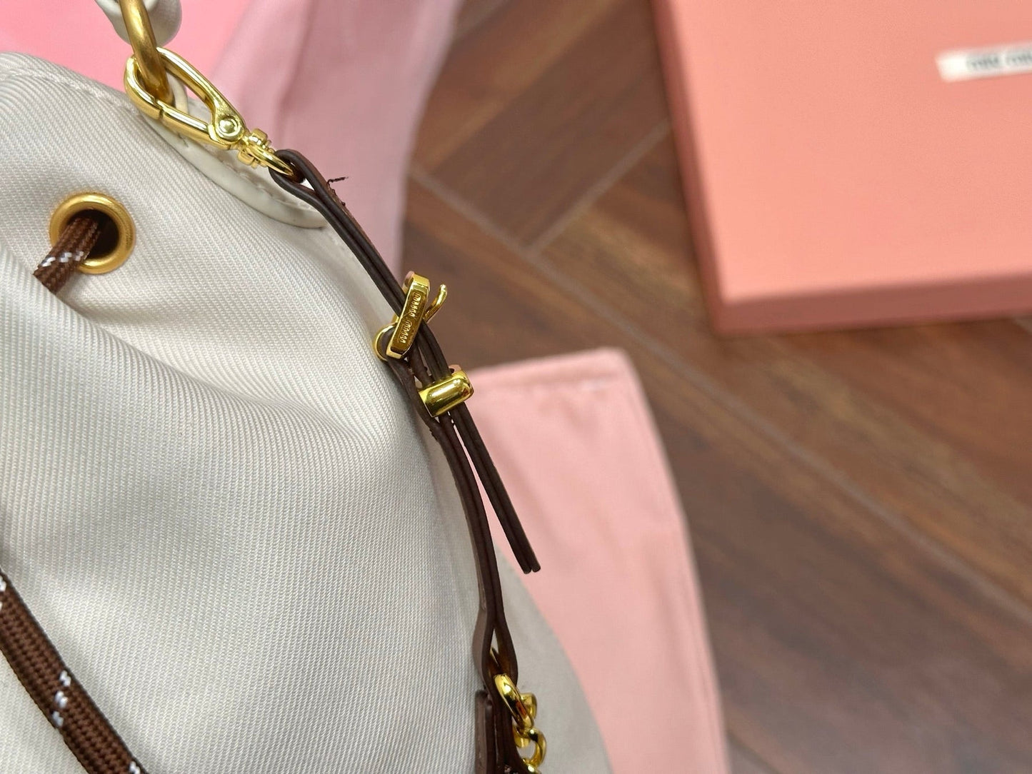 DRAWSTRING BUCKET BAG 21 IN WHITE CANVAS GOLD HARDWARE