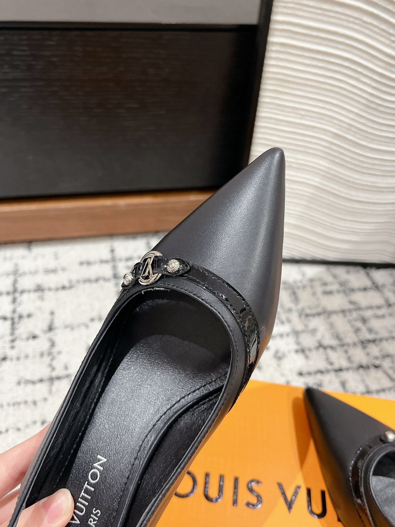 HIGH HEEL 4 CM SLINGBACKS IN BLACK CALFSKIN