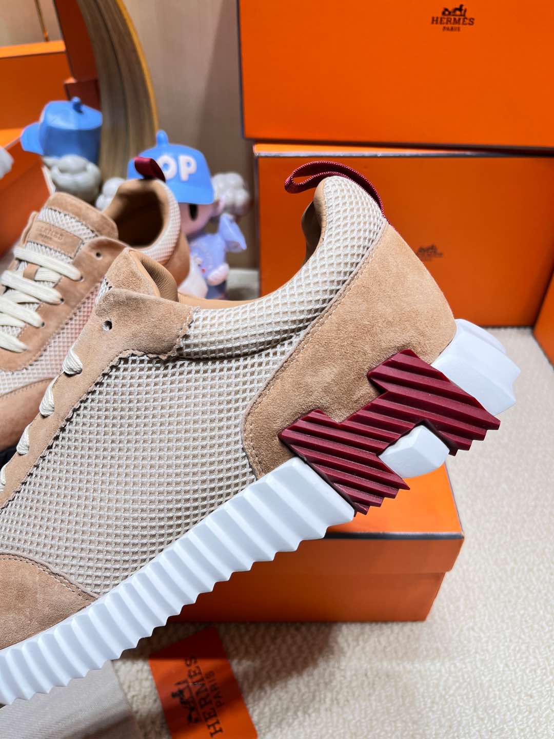 BOUNCING SNEAKER IN PEANUT BROWN SUEDE AND WHITE KNIT