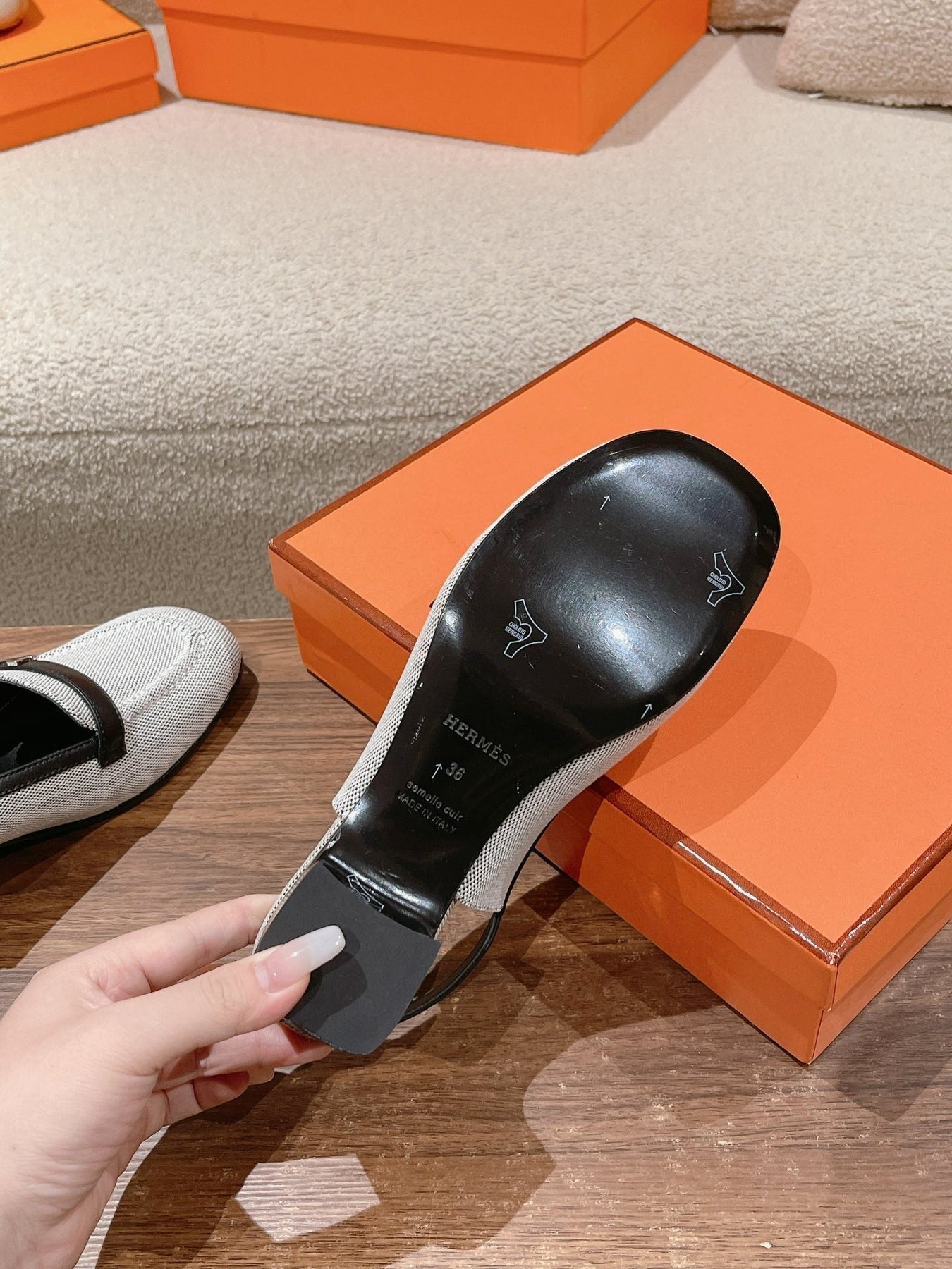 INFINIE 50 PUMP BLACK AND WHITE LAMBSKIN