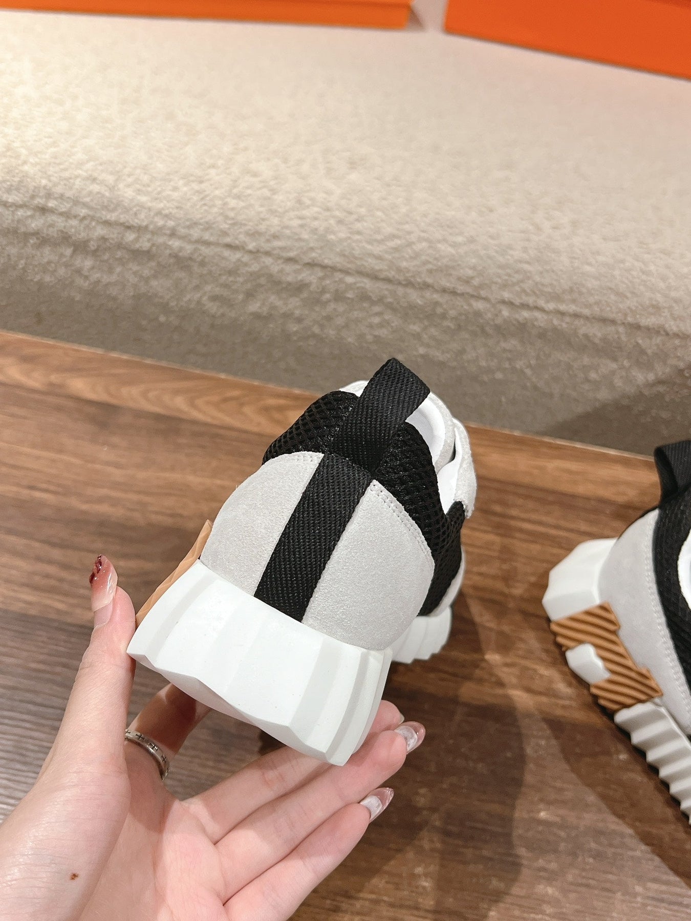 MAINLAND SNEAKER IN PALE GRAY SUEDE AND BLACK BREATHABLE MESH FABRIC