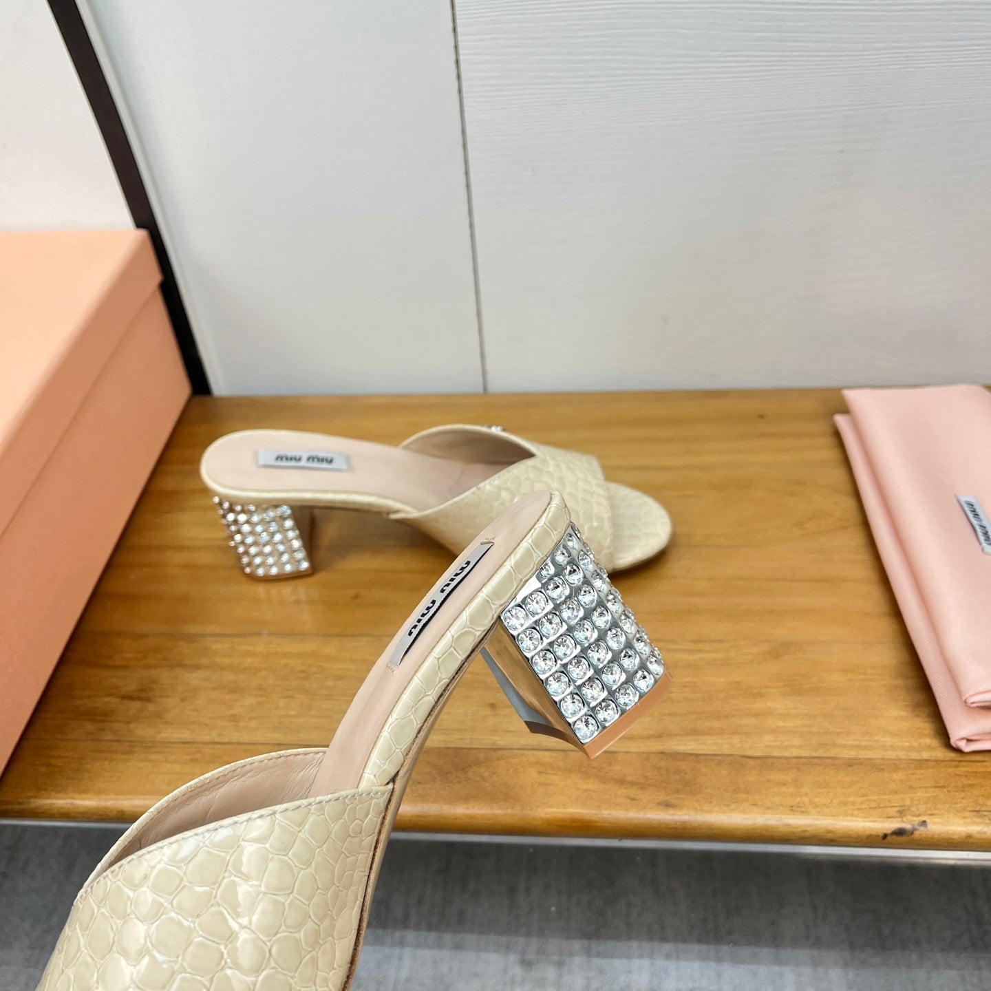 JEWELLED HEEL 55 MULE SANDALS IN PALE YELLOW CALFSKIN