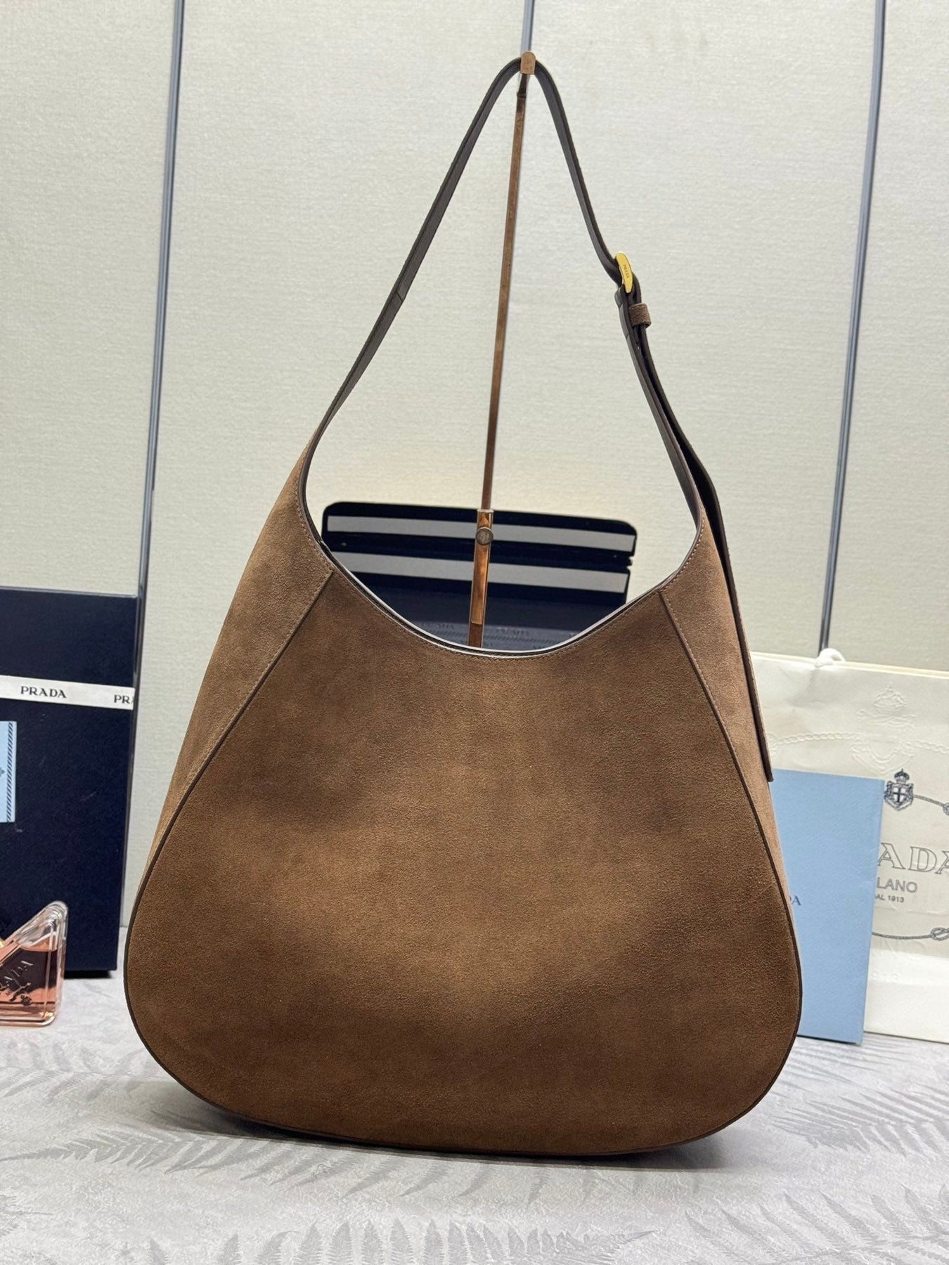 LARGE SHOULDER BAG 40 IN RUSSET BROWN SUEDE