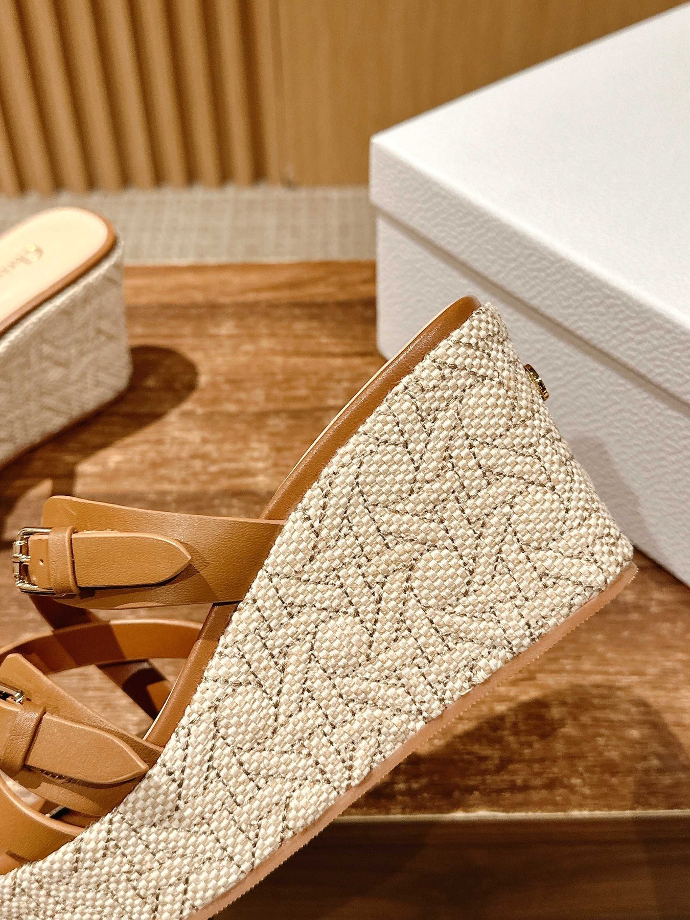 ATTITUDE WEDGE SLIDE 90MM IN BROWN ADJUSTABLE STRAPS CALFSKIN CANVAS SOLE