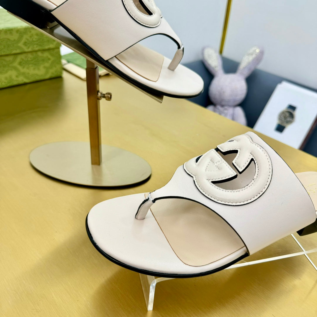 BLONDIE THONG SANDAL IN WHITE LAMBSKIN