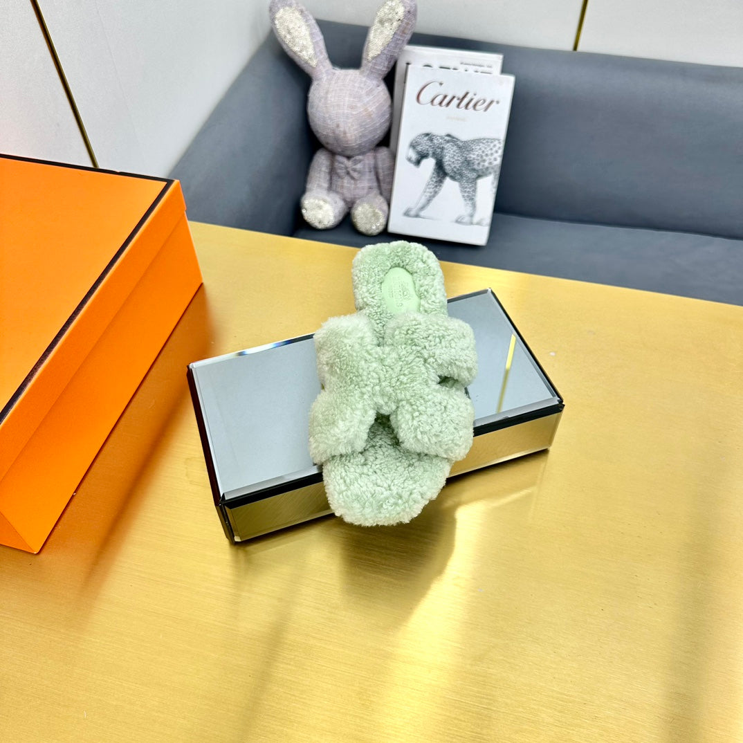 ORAN SHEARLING SANDALS PASTEL GREEN