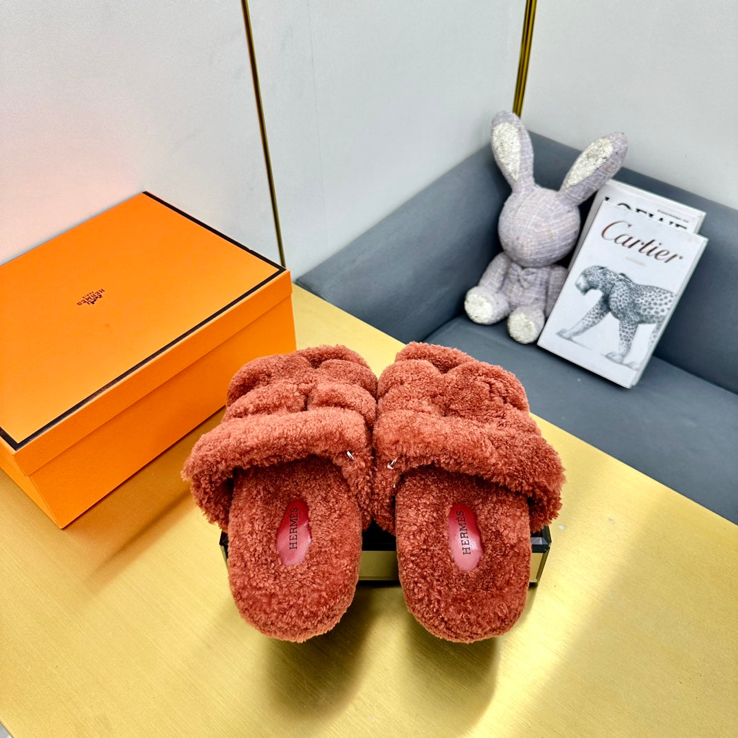 CHYPRE SANDAL IN BRONZE BROWN SHEARLING