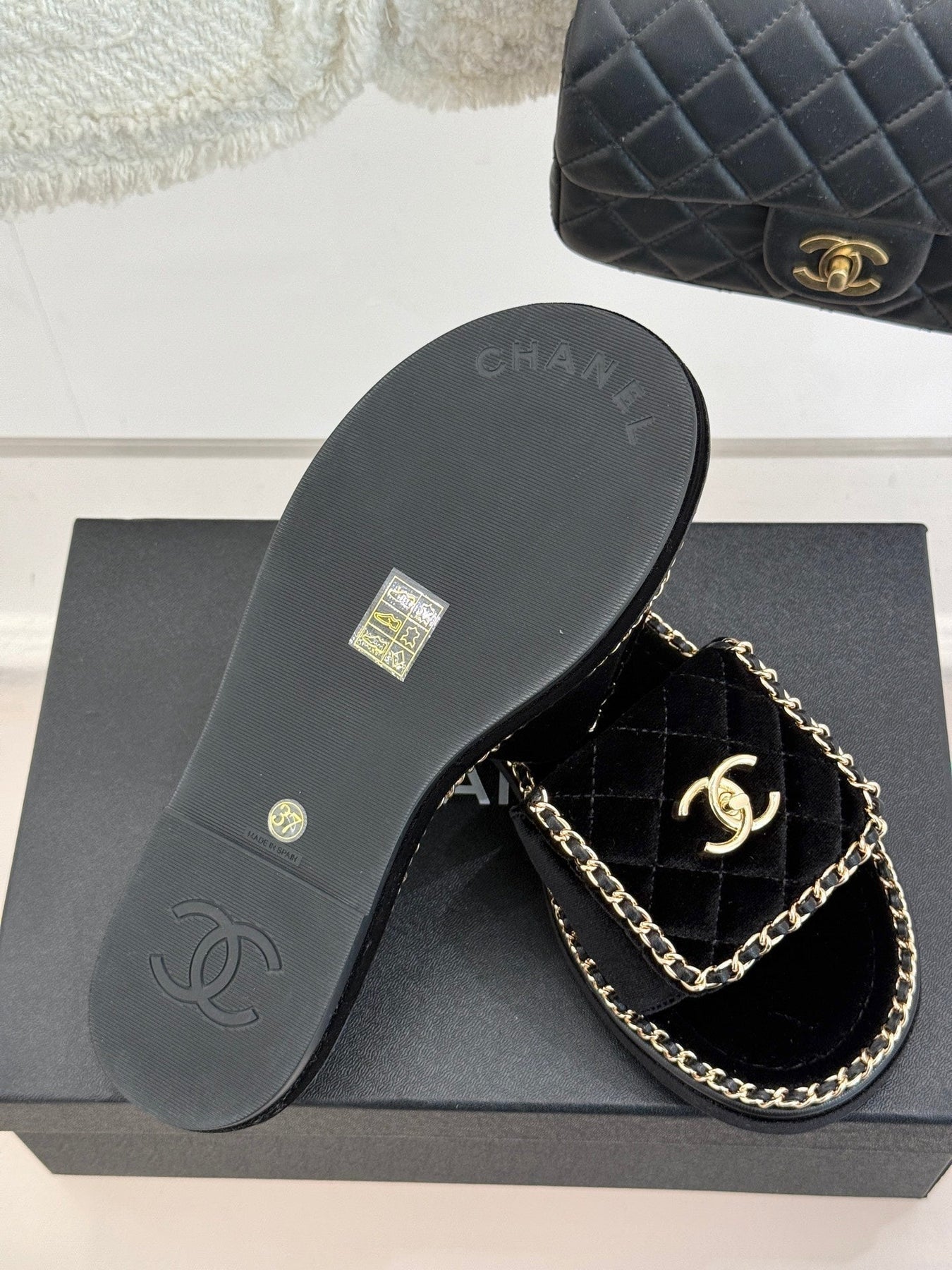 FLAT CHAIN HEART SLIPPER IN BLACK VELVET