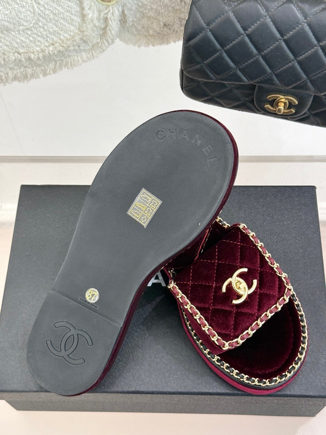 FLAT CHAIN HEART SLIPPER IN PLUM PURPLE VELVET