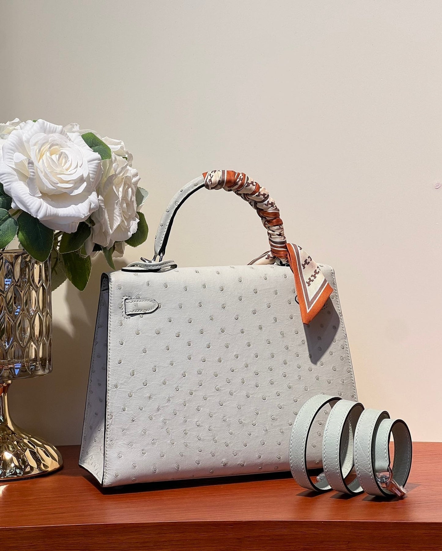 KELLY SELLIER 25 BAG IN PALE GRAY OSTRICH LEATHER WITH SILVER HARDWARE