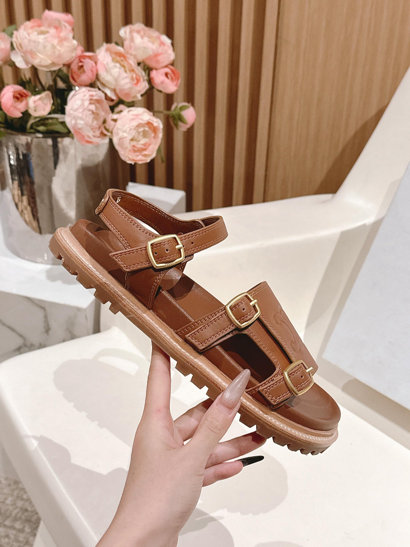 FLAT SANDALS IN RUST BROWN TRIOMPHE EMBOSSED SMOOTH CALFSKIN