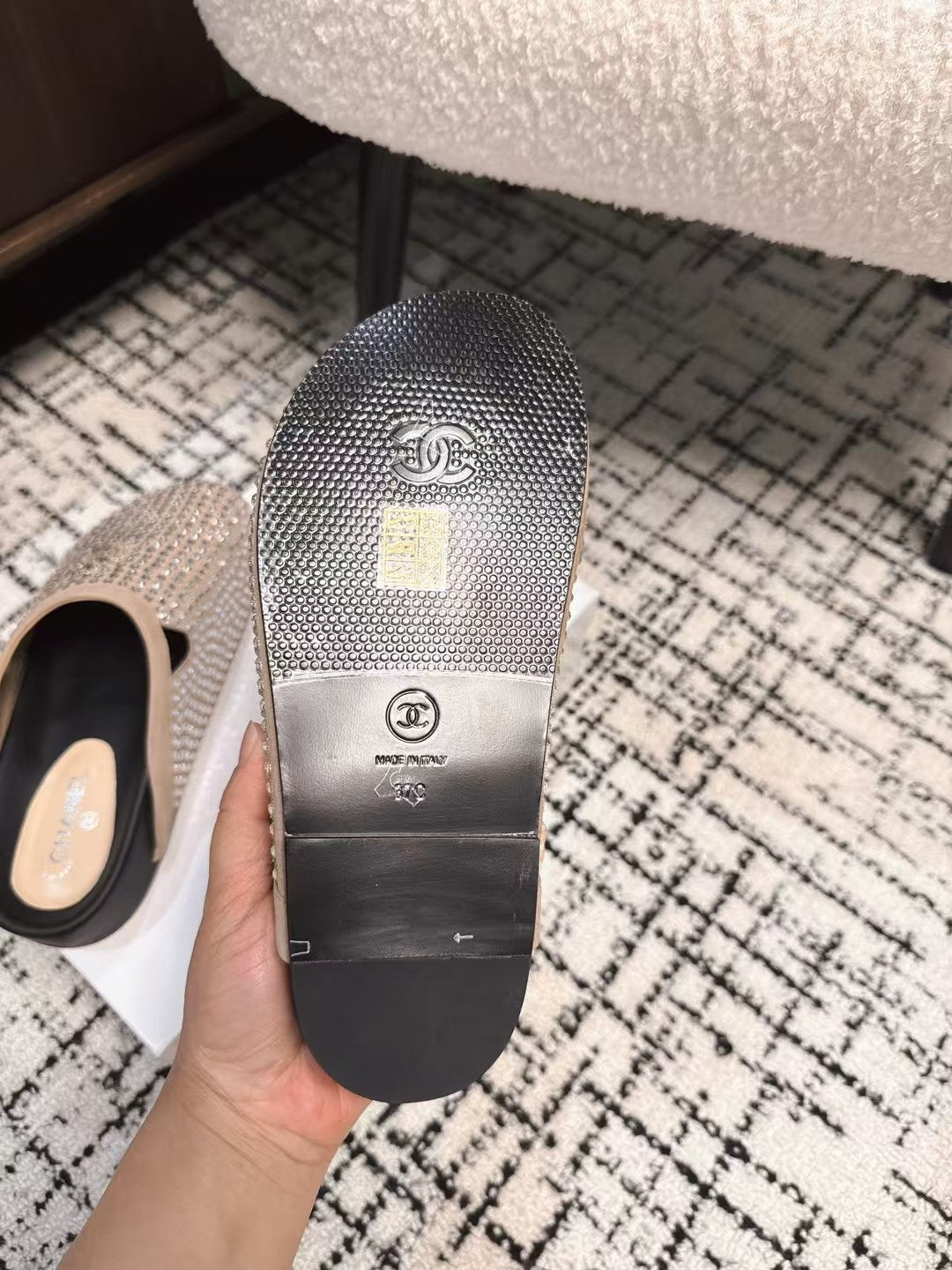 FLAT MULE IN LIGHT BROWN SUEDE WITH CRYSTALS