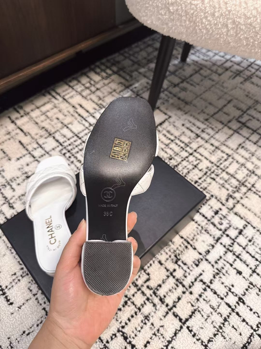 MID HEEL MULES IN WHITE SHEEPSKIN