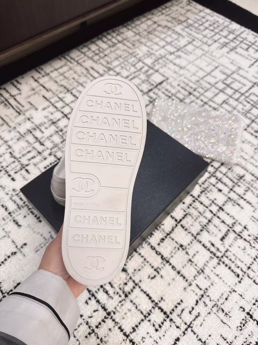 BISCUIT SNEAKERS IN PALE GRAY CALFSKIN