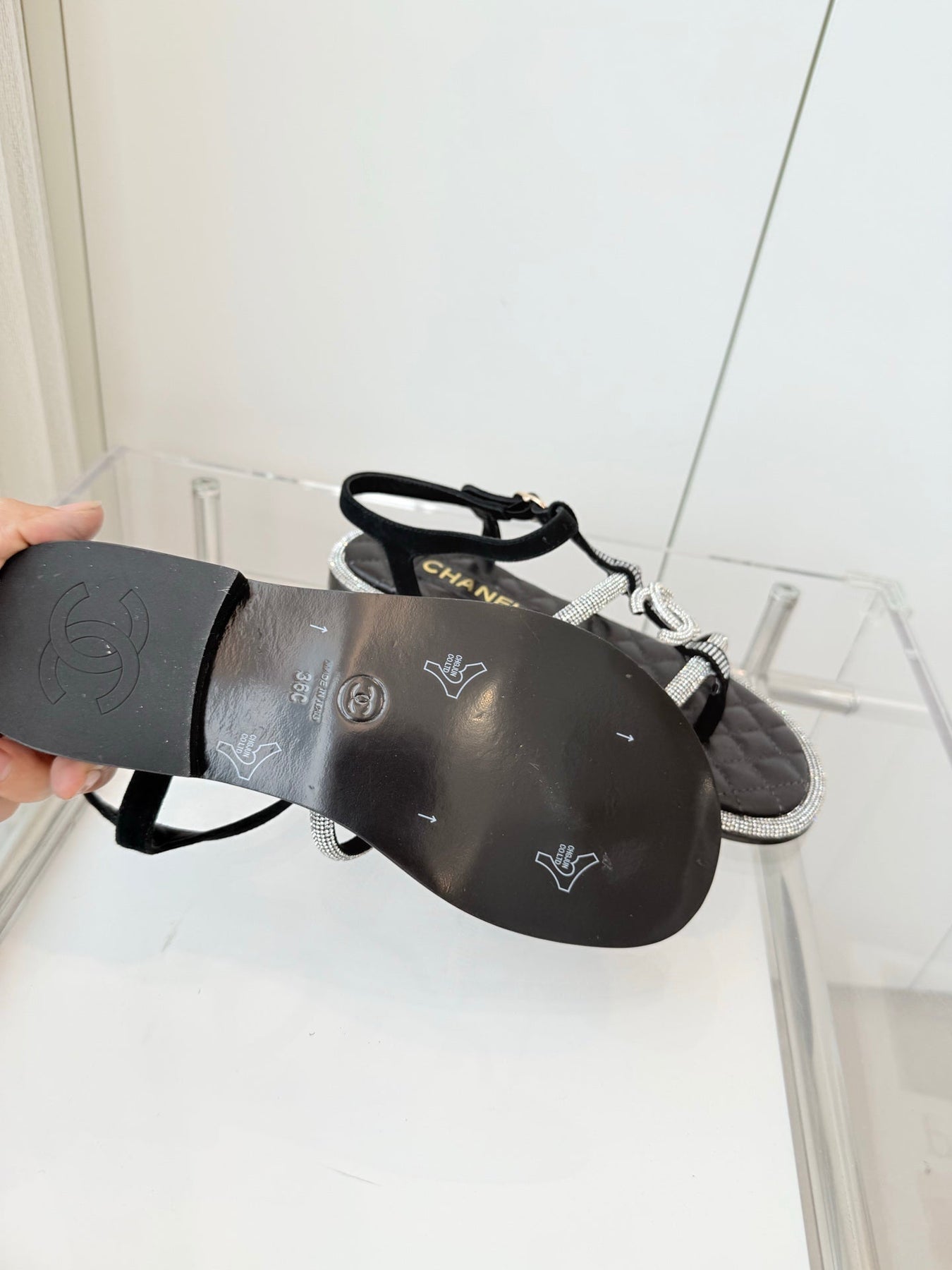 FLAT SANDALS IN BLACK SOFT LEATHER WITH SILVER STONE