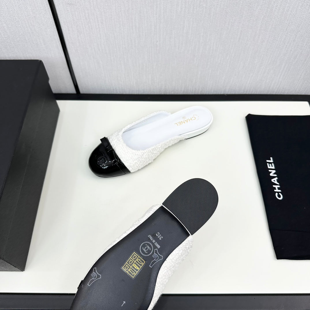 BOW MULE IN WHITE FUR AND BLACK CALFSKIN