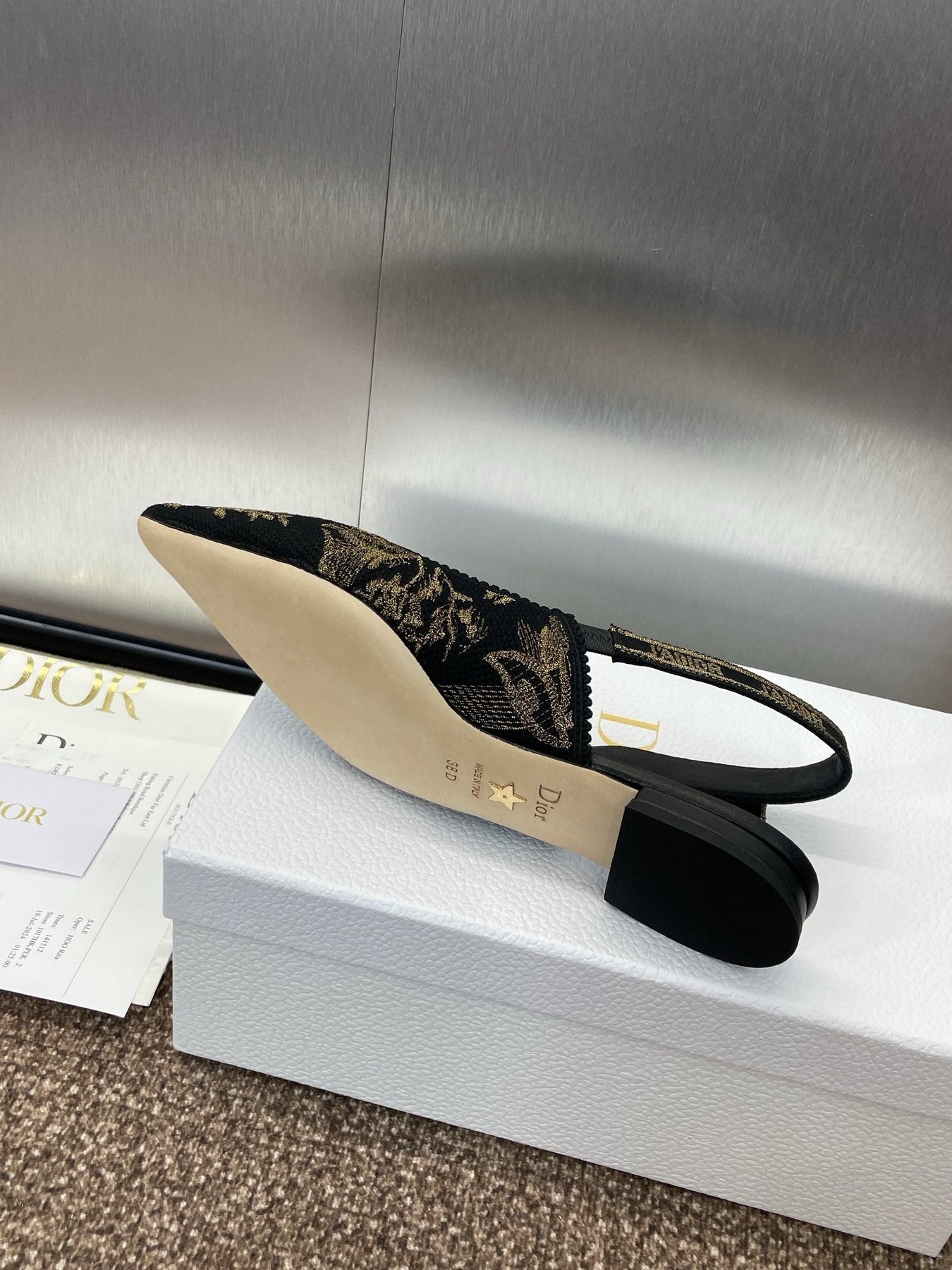 J'ADIOR SLINGBACK PUMP BLACK AND GOLD-TONE MILLEFIORI JACQUARD