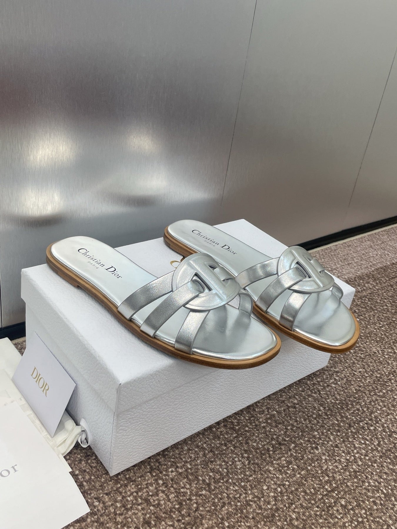 D-CLUB SLIDE SANDAL 25S IN SILVER GLOSSY CALFSKIN