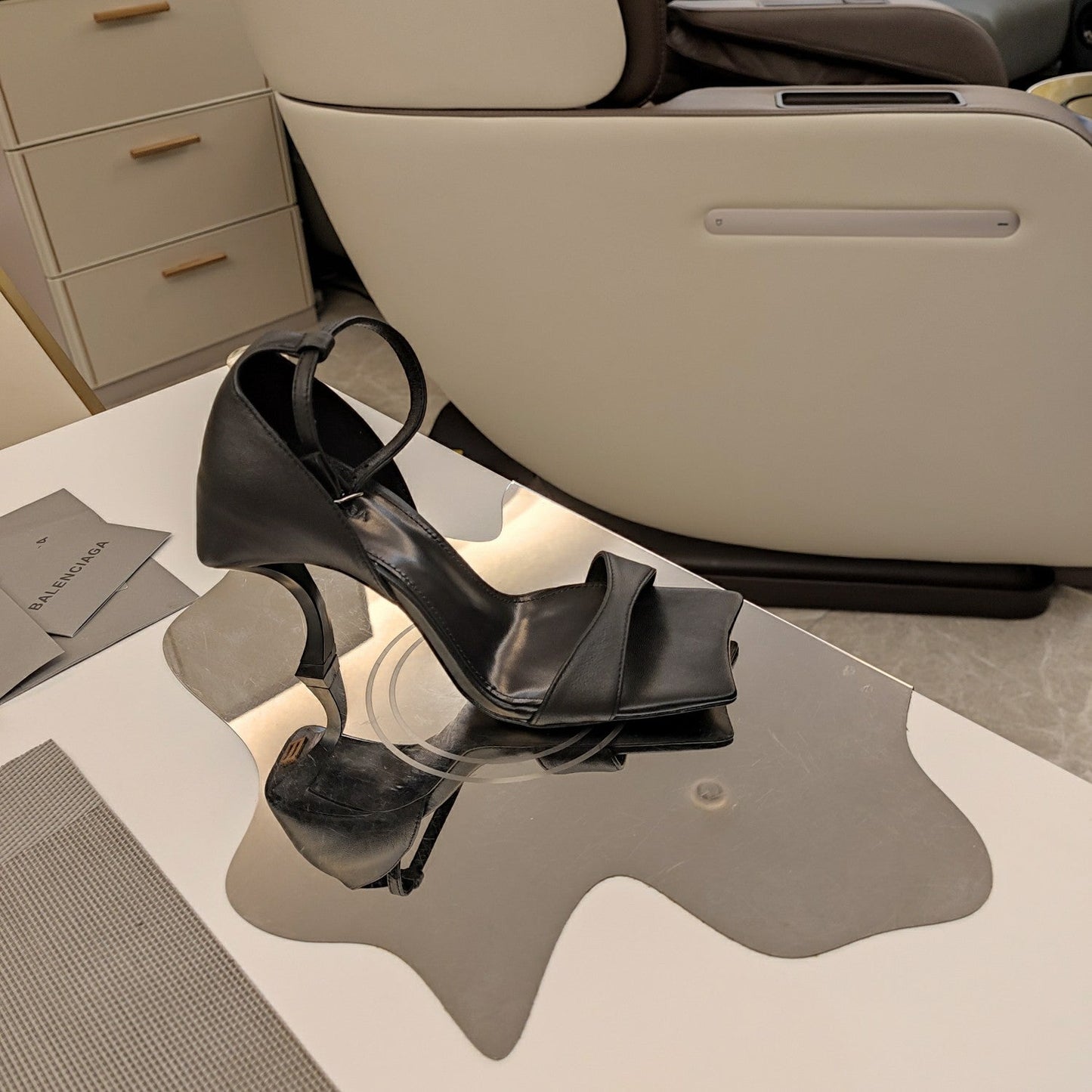 OPEN-TOE CURVED HIGH HEEL SANDALS IN BLACK SMOOTH CALFSKIN